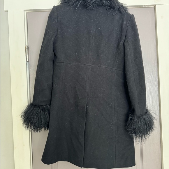 Woman’s wool coat with fur around collar & sleeves . Belt & 3/4 long size large - Picture 3 of 4